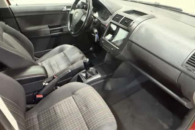 Volkswagen Polo (2005) thumbnail 3