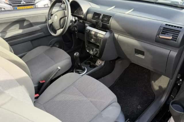 Volkswagen Fox (2009) thumbnail 3
