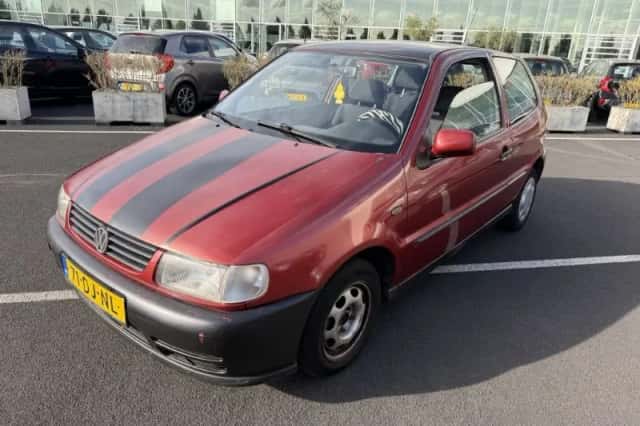 Volkswagen Polo (1999) thumbnail 1