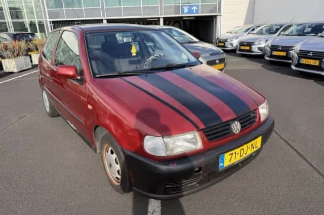 Volkswagen Polo (1999) thumbnail 2