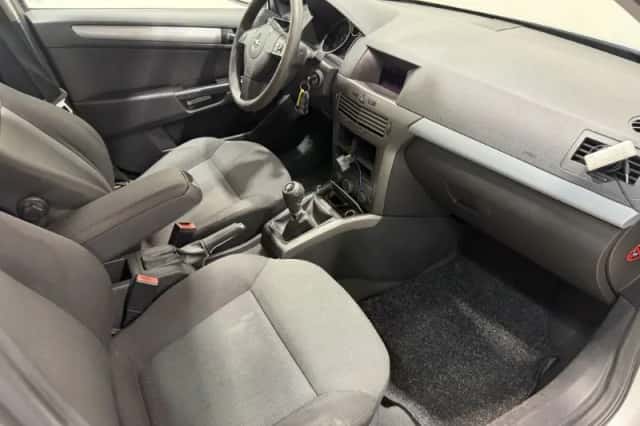 Opel Astra (2006) thumbnail 3