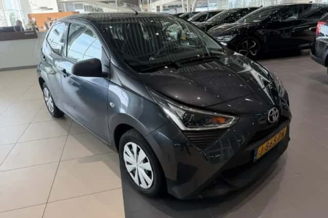 Toyota Aygo (2020) thumbnail 2