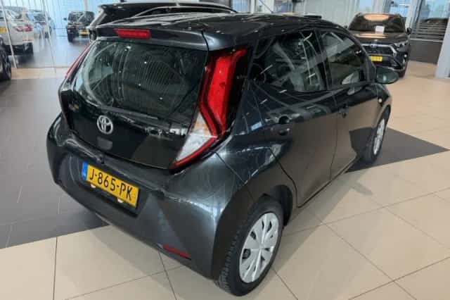 Toyota Aygo (2020) thumbnail 4