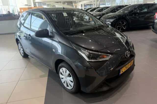 Toyota Aygo (2021) thumbnail 2