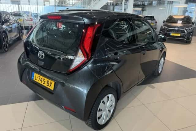 Toyota Aygo (2021) thumbnail 4