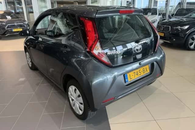 Toyota Aygo (2021) thumbnail 5
