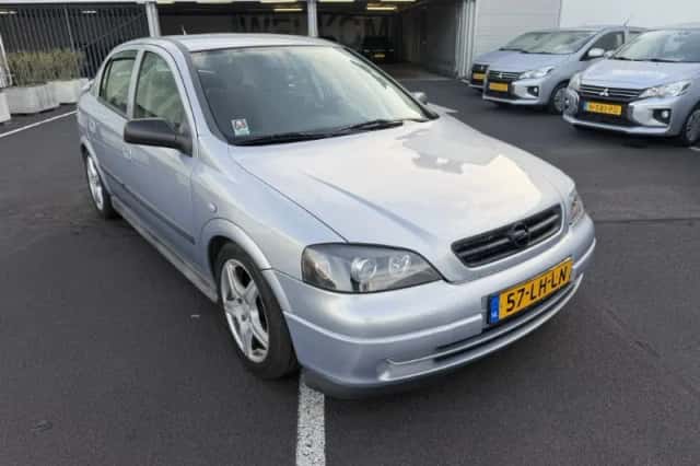 Opel Astra (2003) thumbnail 2