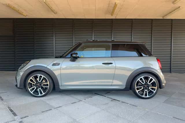 MINI Cooper S (2022) thumbnail 5