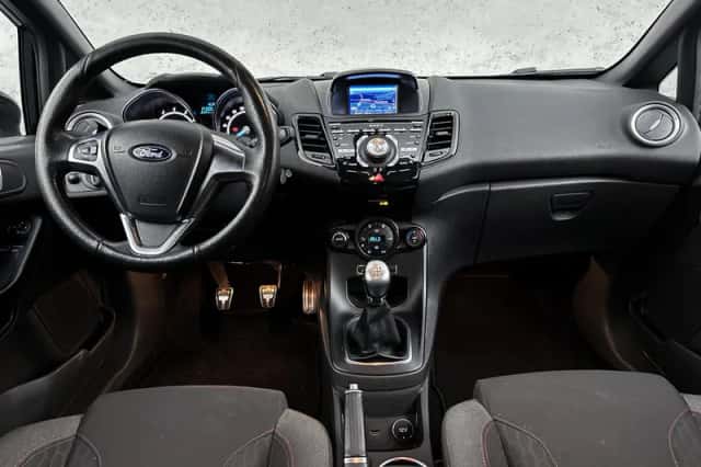 Ford Fiesta (2017) thumbnail 2