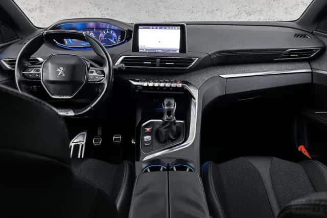 Peugeot 3008 (2017) thumbnail 2