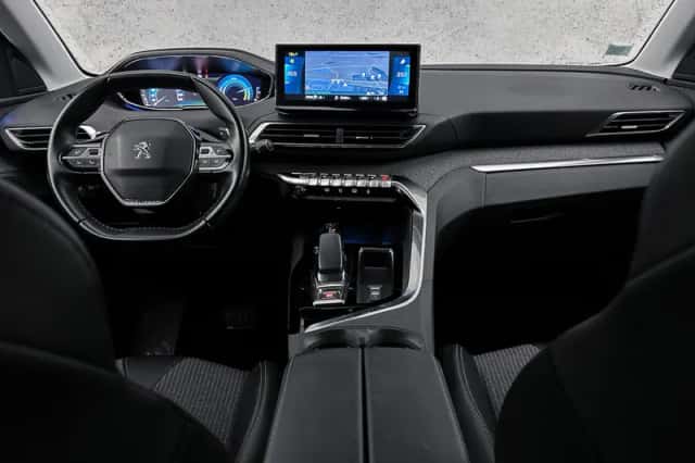 Peugeot 3008 (2022) thumbnail 2