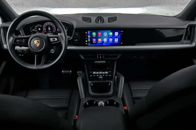Porsche Cayenne (2024) thumbnail 2