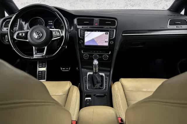 Volkswagen Golf (2016) thumbnail 2