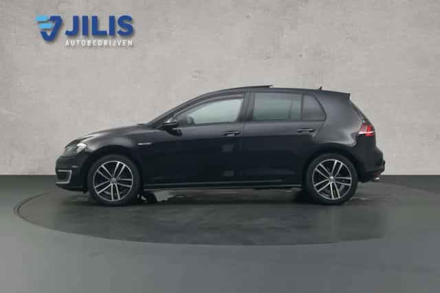 Volkswagen Golf (2016) thumbnail 6
