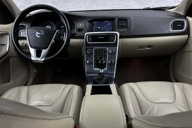 Volvo V60 (2013) thumbnail 2
