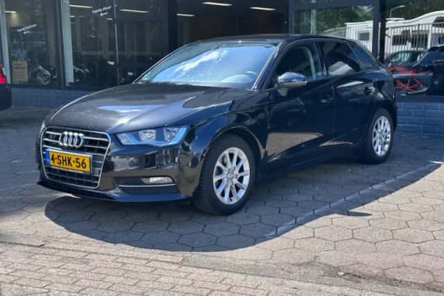 Audi A3 (2013) thumbnail 3