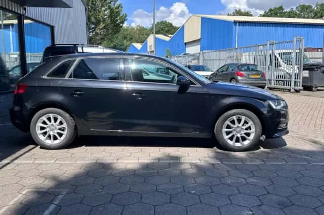 Audi A3 (2013) thumbnail 4
