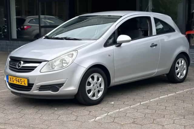 Opel Corsa (2008) thumbnail 3