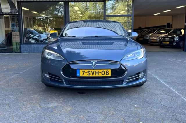 Tesla Model S (2026) thumbnail 2