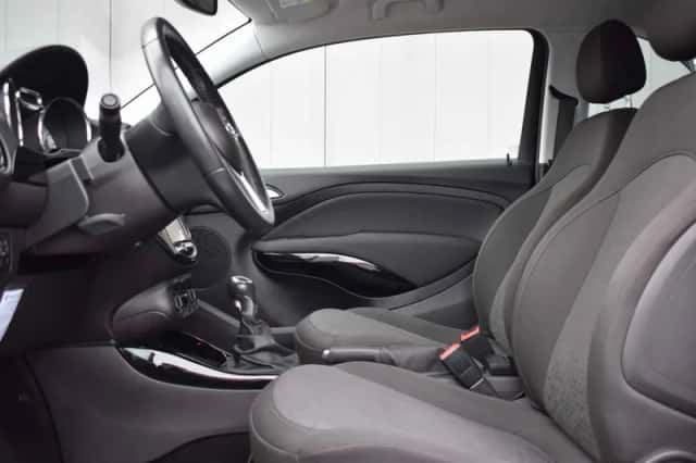 Opel Adam (2015) thumbnail 6