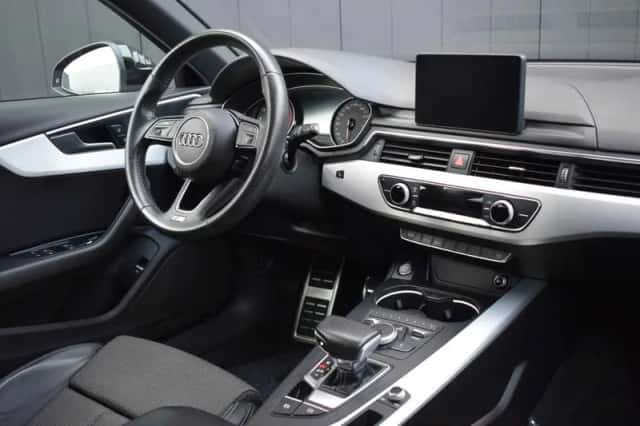 Audi A4 (2019) thumbnail 2