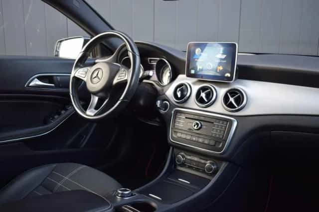 Mercedes-Benz CLA-Klasse (2015) thumbnail 2