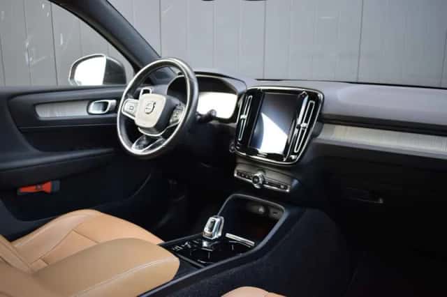 Volvo XC40 (2019) thumbnail 2