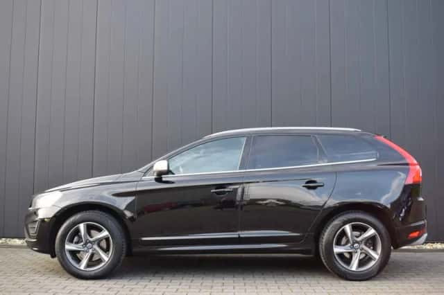 Volvo XC60 (2016) thumbnail 3