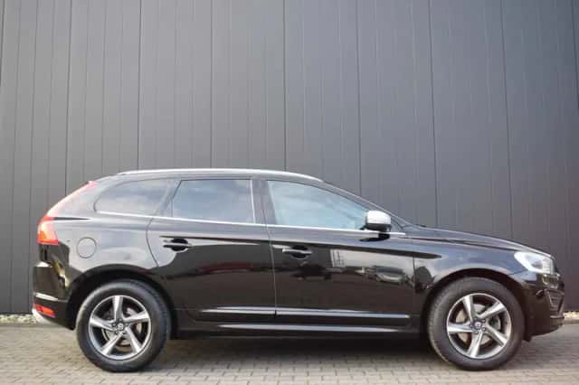 Volvo XC60 (2016) thumbnail 4