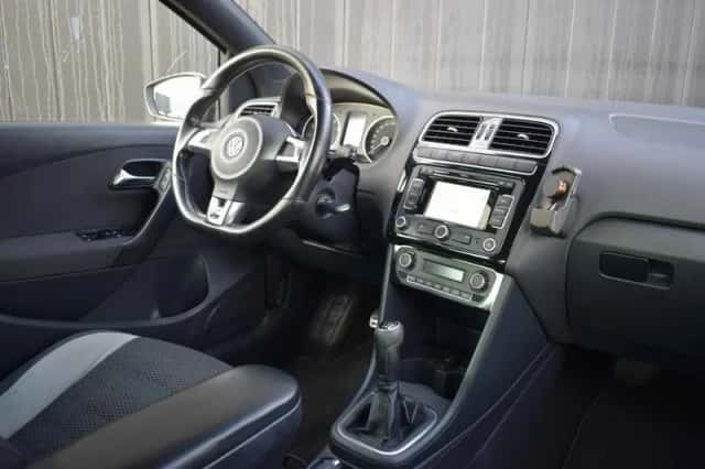 Volkswagen Polo (2012) thumbnail 2