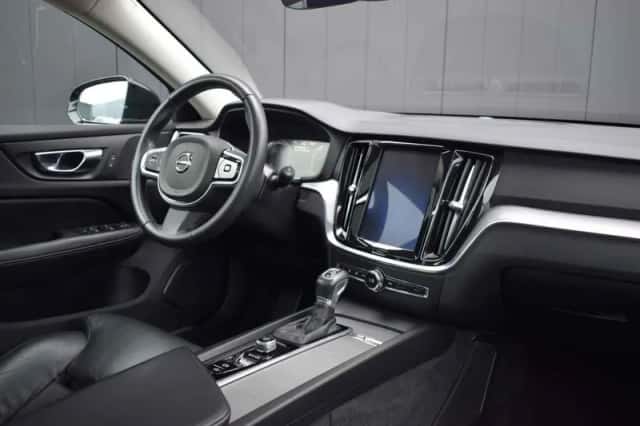 Volvo V60 (2019) thumbnail 2