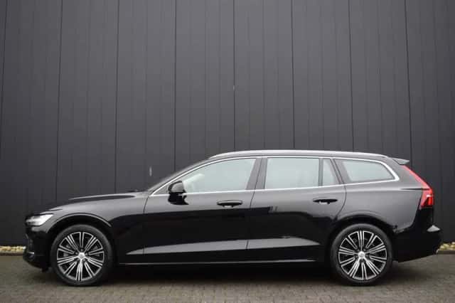Volvo V60 (2019) thumbnail 3