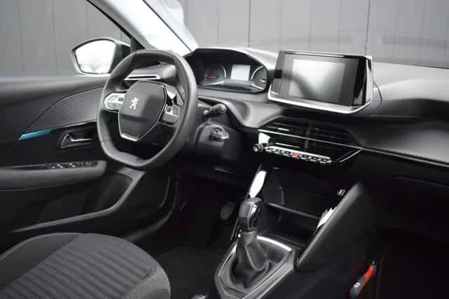 Peugeot 208 (2023) thumbnail 2