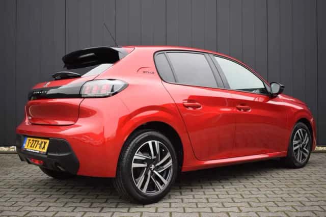 Peugeot 208 (2023) thumbnail 5