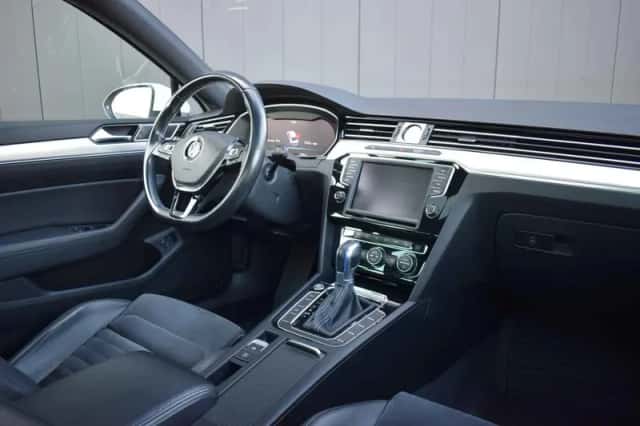 Volkswagen Passat (2015) thumbnail 2