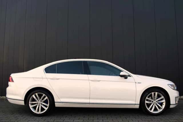 Volkswagen Passat (2015) thumbnail 4