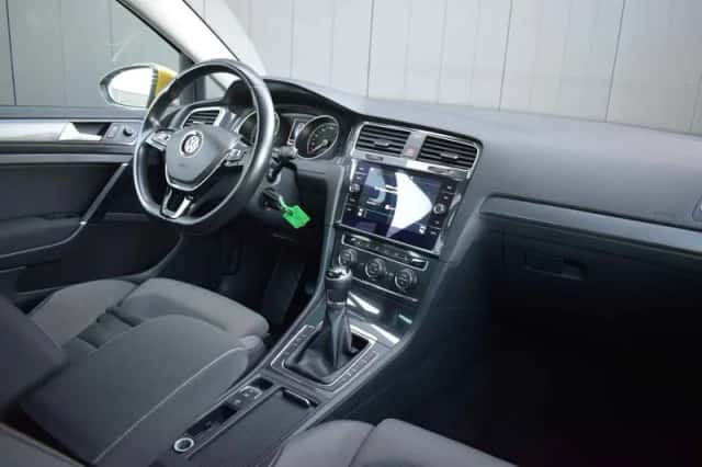 Volkswagen Golf (2019) thumbnail 2