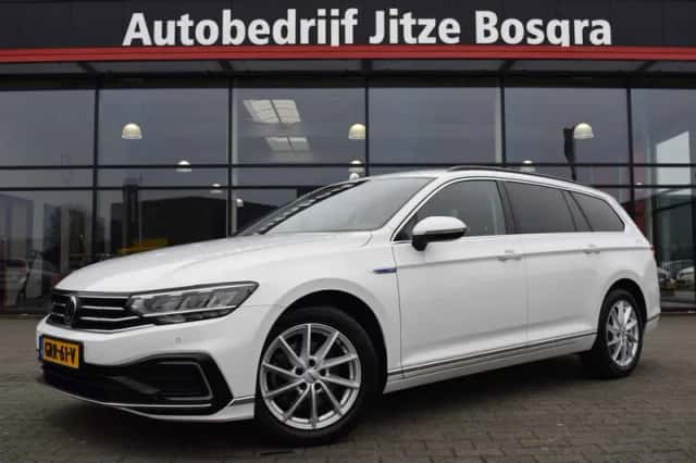 Volkswagen Passat (2021) thumbnail 1