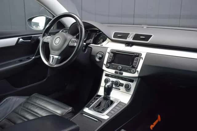 Volkswagen Passat (2012) thumbnail 2