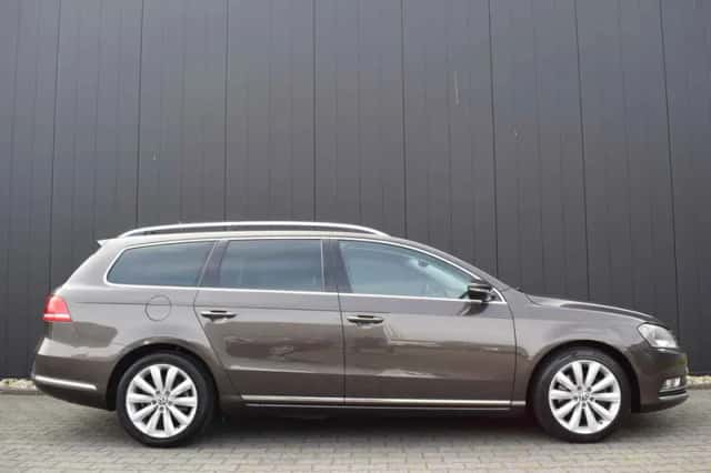 Volkswagen Passat (2012) thumbnail 4