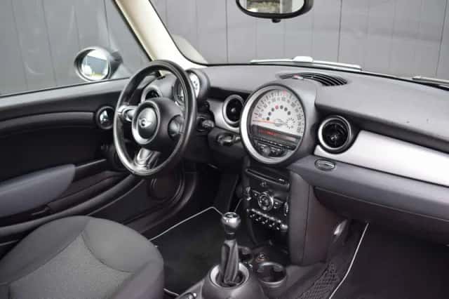 MINI One (2010) thumbnail 2