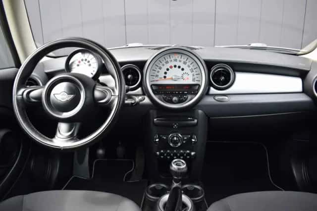 MINI One (2010) thumbnail 6