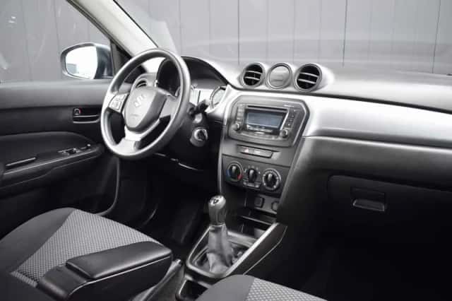 Suzuki Vitara (2015) thumbnail 2