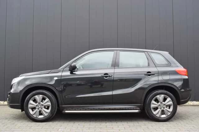 Suzuki Vitara (2015) thumbnail 3