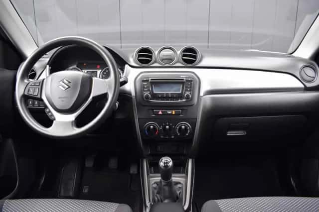 Suzuki Vitara (2015) thumbnail 6