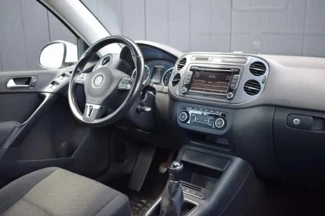 Volkswagen Tiguan (2013) thumbnail 2
