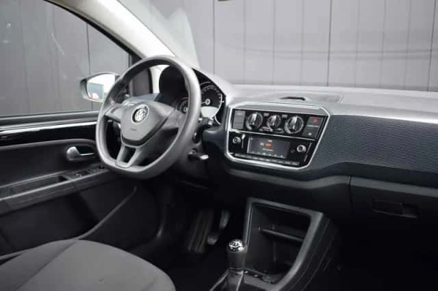 Volkswagen Up! (2018) thumbnail 2