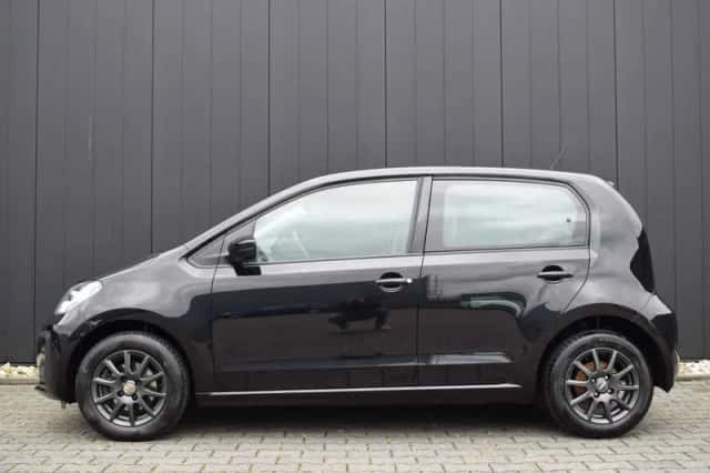 Volkswagen Up! (2018) thumbnail 3