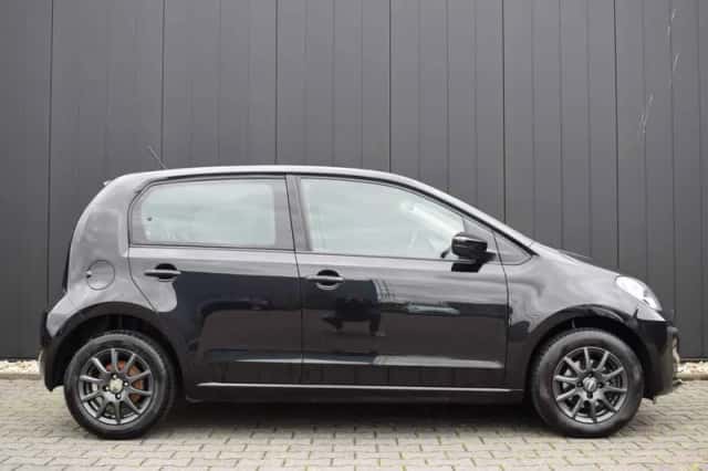 Volkswagen Up! (2018) thumbnail 4