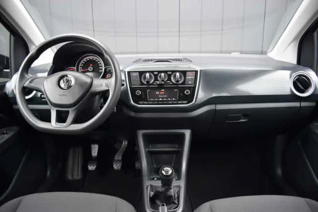 Volkswagen Up! (2018) thumbnail 6